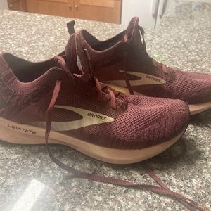 Brooks womens shoes